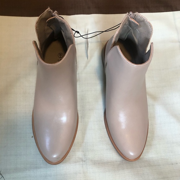 Serra Bootie Buy NOW neutral size 7 - Picture 3 of 3